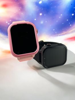 Smartwatch dziecięcy Garett Kids Essa 4G czarny. Smartwatch Garett dziecięcy. Smartwatch Garett z GPS. Dziecięcy Garett z rozmowami. Zegarek smartwatch dla dzieci. Przycisk SOS. Idealny prezent dla dziecka..jpeg